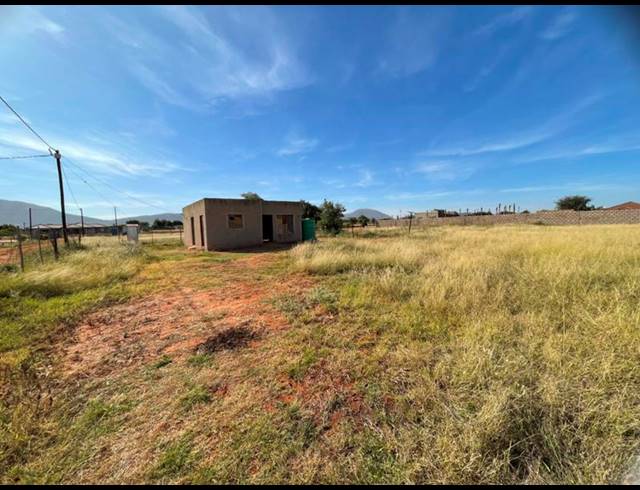 2 BEDROOM HOUSE FOR SALE IN LEBOWAKGOMO ZONE A